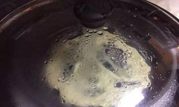 电饭煲制作凉皮不成形的解决方法（解决凉皮不成形问题的实用技巧）  第2张