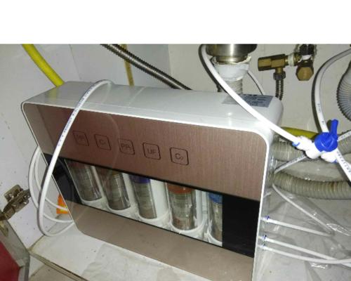 净水器加的水为什么会变黑（探究净水器加水变黑的原因及解决方法）  第1张