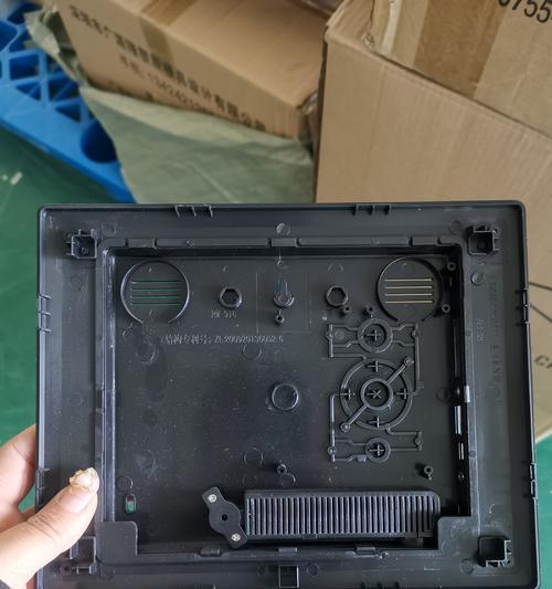 如何处理显示器接口发黄问题（有效解决显示器接口发黄的方法和注意事项）  第1张