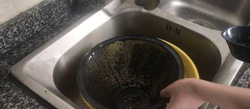 餐厅油烟机清洗方法及注意事项（打造干净卫生的厨房环境）  第1张