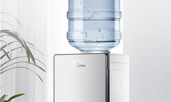 消除新饮水机的异味问题（解决办法和技巧）  第1张
