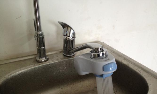 解决净水器进水龙头滴水问题的方法（有效处理进水龙头滴水）  第3张