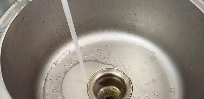 如何有效清洁油烟机地槽油污（告别油污困扰）  第1张
