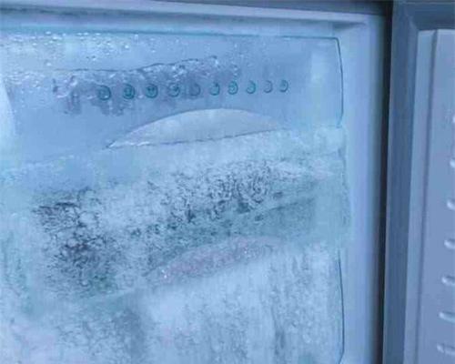 冰箱冷藏室有水的问题探究（为什么冰箱冷藏室会有水）  第1张