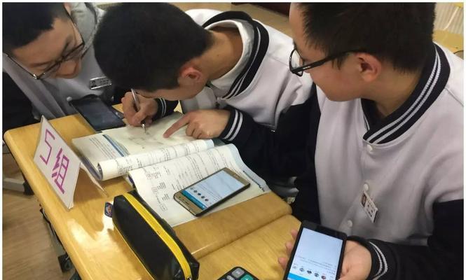 学生上课玩手机怎么拍照片？如何不被发现？  第2张