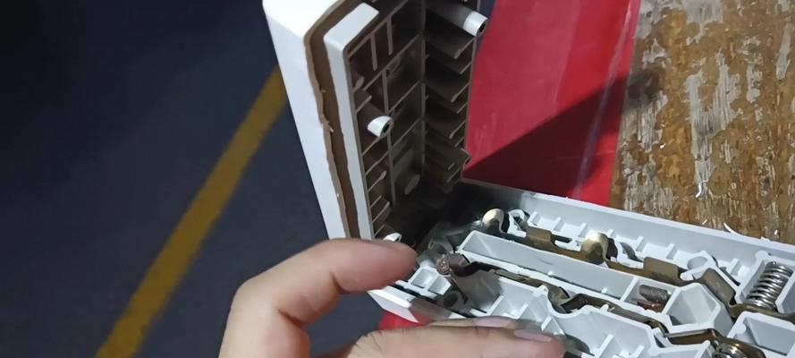 精密服务器面板的拆卸方法是什么？拆卸时应注意什么？  第1张