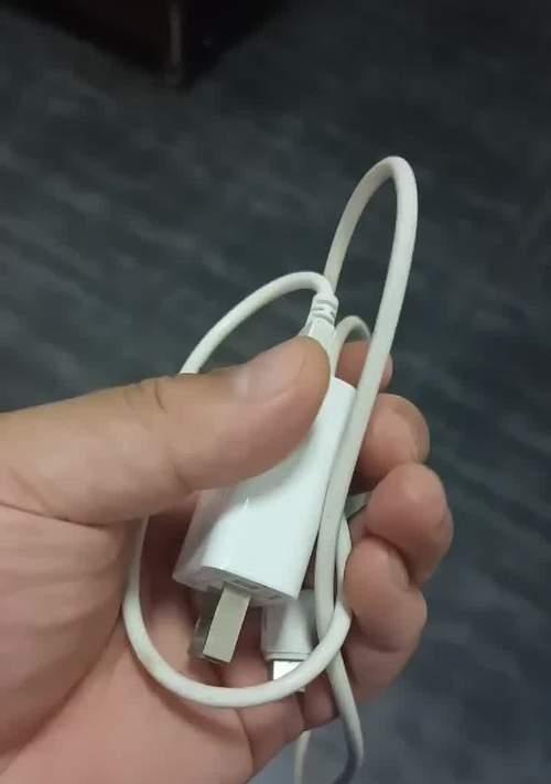 华为荣耀v30推荐使用哪种充电器？充电器的选择对手机有何影响？  第3张