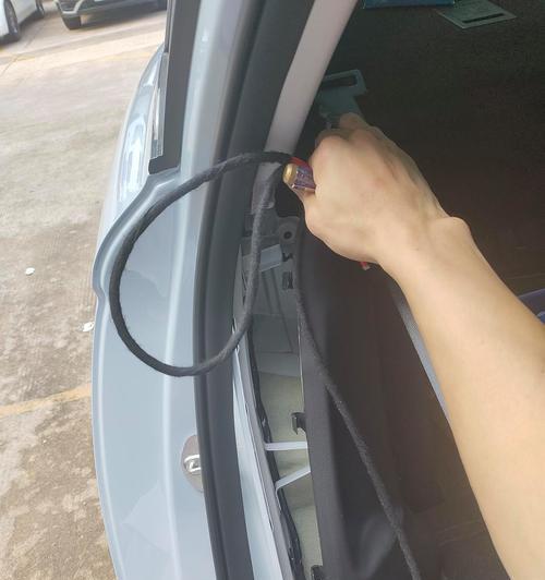 新帝豪汽车低音炮拆卸方法是什么？  第1张